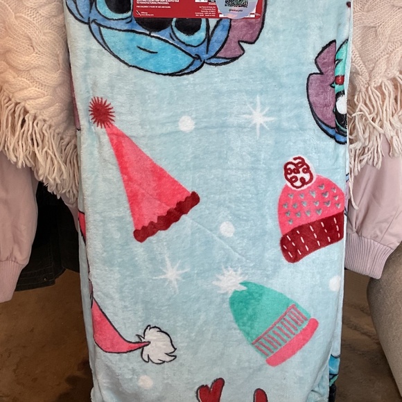 Disney Stitch Christmas Blanket Blue NWT - Picture 2 of 4